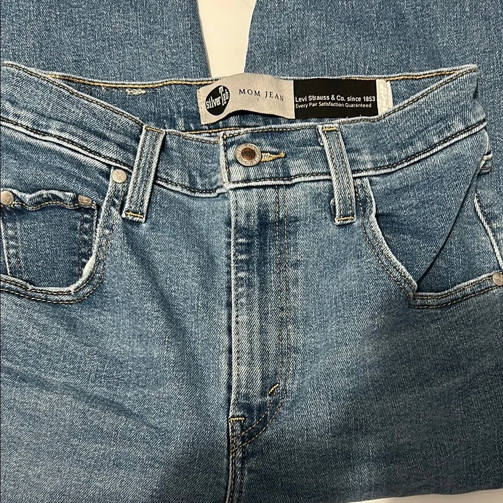 Women's Blue Levis Silver tab Mom Distressed Jeans Size 26 - Picture 2 of 5